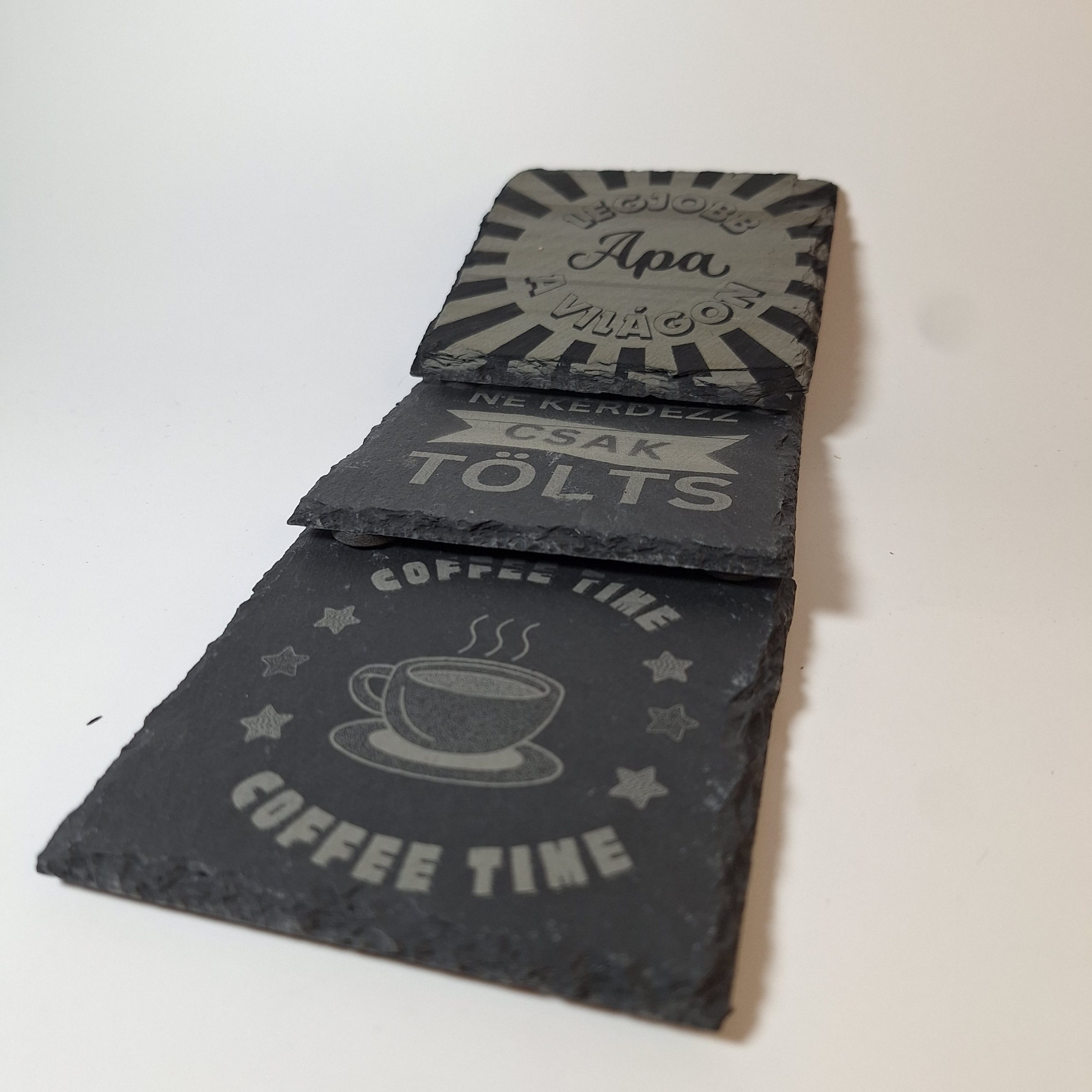 Egyedi gravírozott pala poháralátét